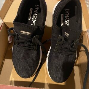 New Balance boys/girls Black Dynasoft Sneakers